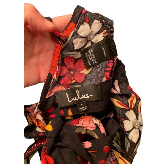 ⭐️ Lulus Halter Crop Top Small - Picture 3 of 3